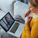 Cum să te pregătești pentru o ședință cu un psiholog online din confortul casei tale